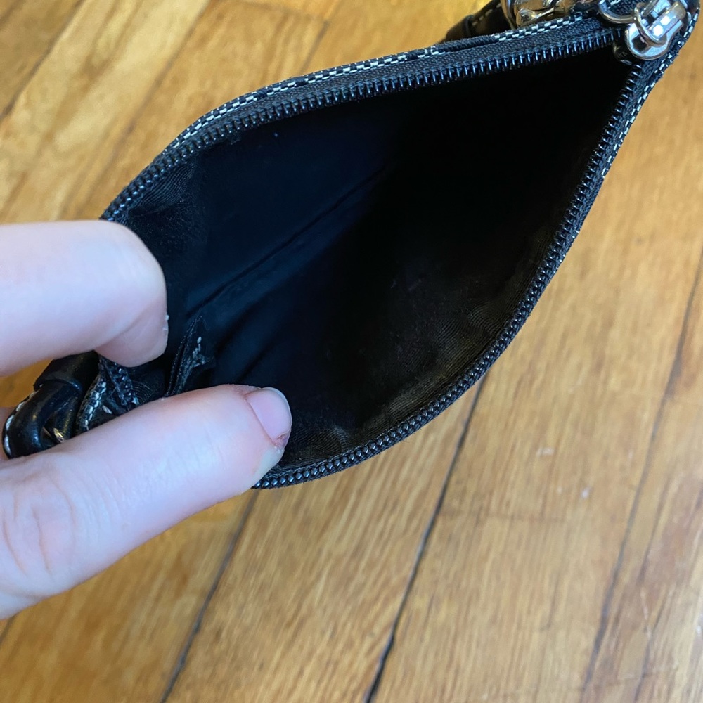 (1492) COACH Black & Grey Wristlet Silver Hardware with Signature Coach Keychain - Picture 6 of 7